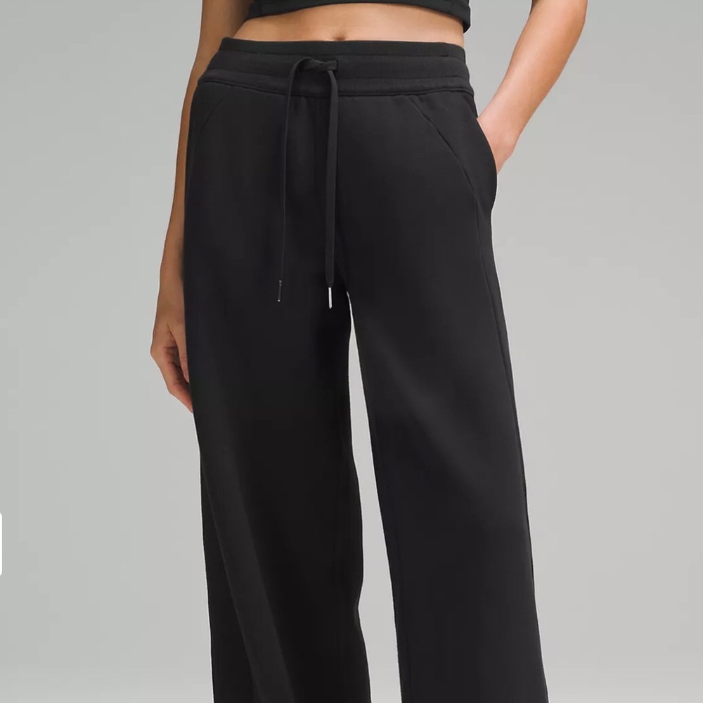 LULULEMON Scuba Mid-Rise Wide-Leg Pant
Full Length.